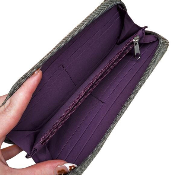 Travelon womens zip around RFID Blocking walletbeige/gray printed travel wallet - Picture 2 of 3